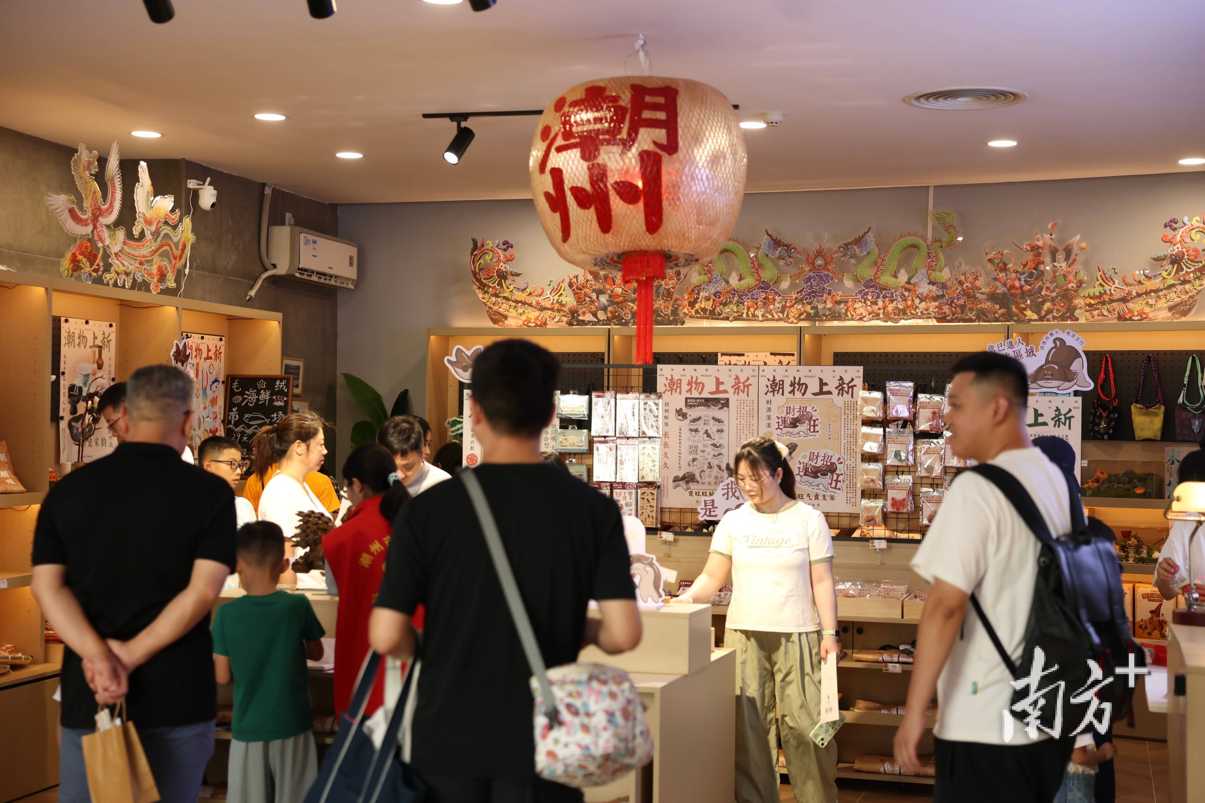 间!“府楼猴”“瓷旺旺”成爆款AG真人潮州市博物馆新启文创空(图2) 间!“府楼猴”“瓷旺旺”成爆款AG真人潮州市博物馆新启文创空(图2)